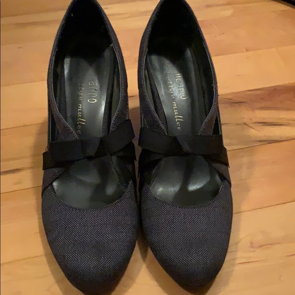 Heeled shoes